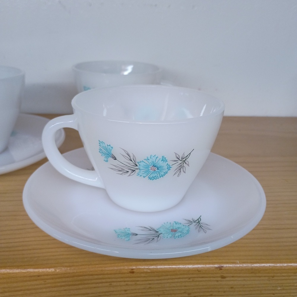 Vintage Fire King Bonnie Blue Carnation 5 Flower Teacup Cups‎ & 3 Saucers - Picture 5 of 15